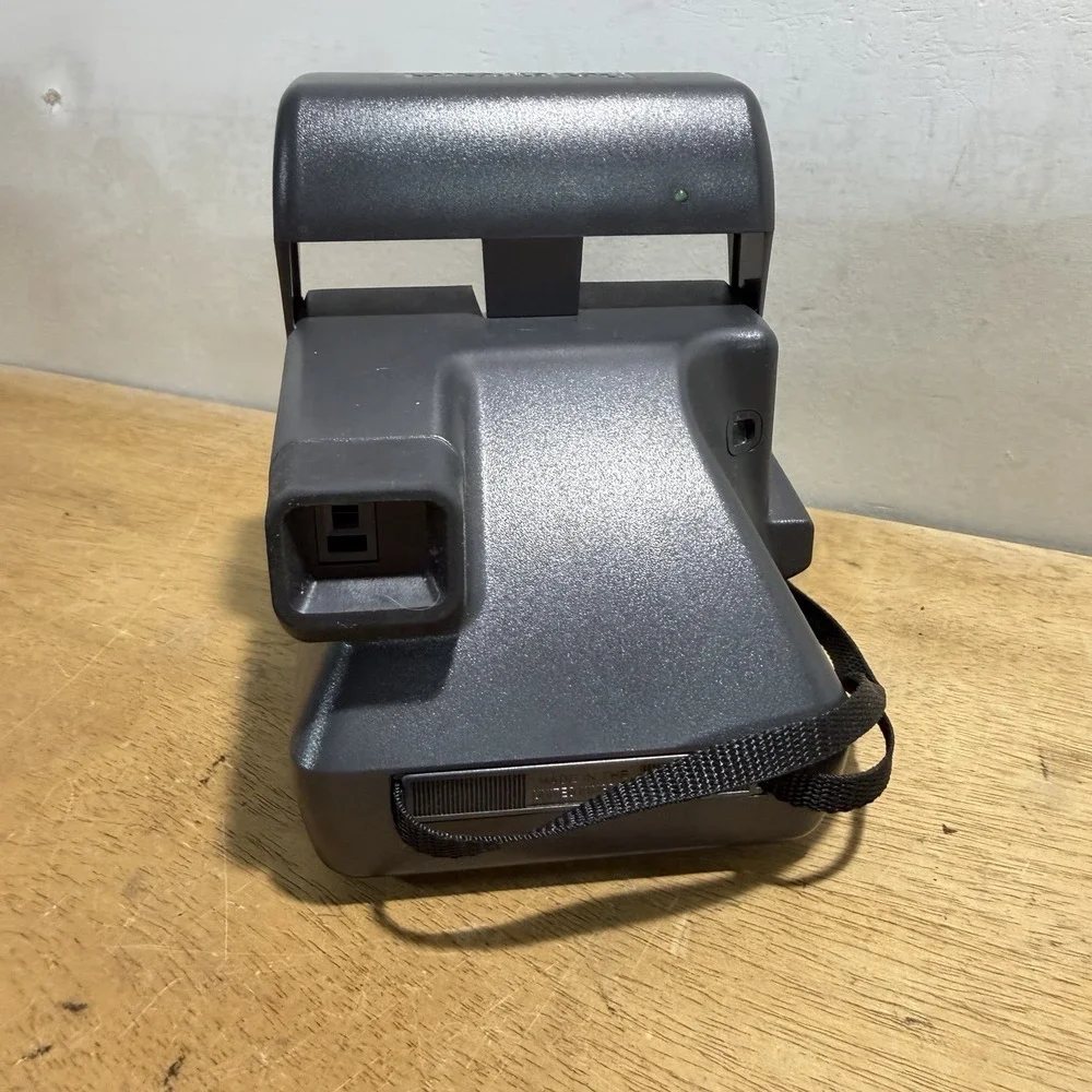 Vintage Polaroid OneStep 600 Instant Film Camera Black w/ Flash 600 Film Type